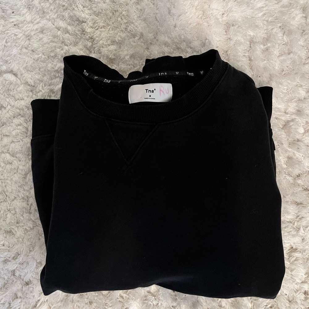 Aritzia Sz-m black crew neck